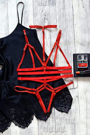 Fantezi Seksi Elastik Harness Takımı APFT144-K1 Materyal: 70% Polyester – 30% Elastan Paket İçeriği: Harness String + Harness Sütyen Renk: Siyah, Kırmızı, Beyaz Beden: S/M, L/XL, 2XL/3XL, 4XL/5XL